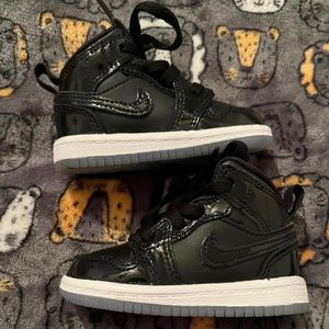Jordan 1 Mid SE toddler size 4